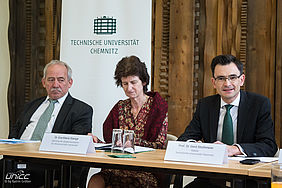Foto der Pressekonferenz Human Factors mit Staatsministerin Dr. Stange, Rektor Prof. Dr. Strohmeier und Prof. Dr. Krems