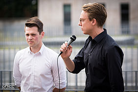 Philipp Hartewig (24, FDP) und Christian Kreß (29, SPD) n. l. n. r.