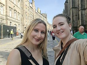 Anika und Nadine in Edinburgh