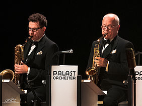 Konzertfoto von Max Raabe und Palast Orchester - Der perfekte Moment... wird heut verpennt in der Stadthalle Chemnitz