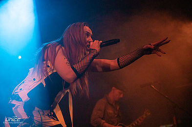 Konzertfoto von Icon For Hire auf Live and Never Die Tour '22