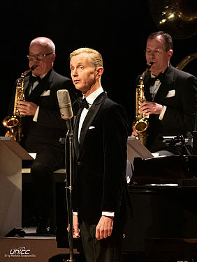 Konzertfoto von Max Raabe und Palast Orchester - Der perfekte Moment... wird heut verpennt in der Stadthalle Chemnitz