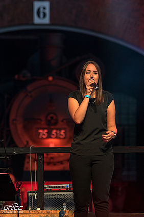 Laura Valeria Graichen unterstützte die Band als Solosängerin