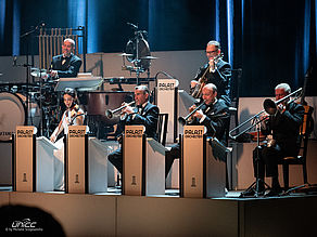 Konzertfoto von Max Raabe und Palast Orchester - Der perfekte Moment... wird heut verpennt in der Stadthalle Chemnitz