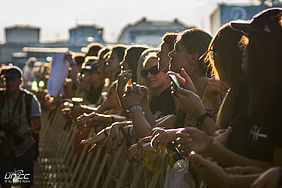 Knapp 10.000 Fans warten auf Wincent Weiss