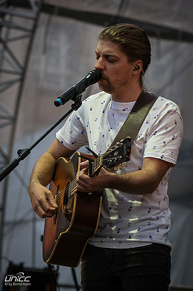 Philipp Poisel auf dem Chemnitzer Theaterplatz