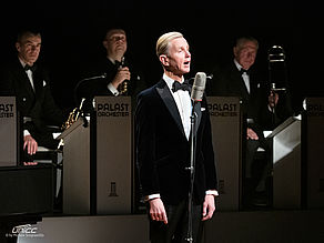 Konzertfoto von Max Raabe und Palast Orchester - Der perfekte Moment... wird heut verpennt in der Stadthalle Chemnitz