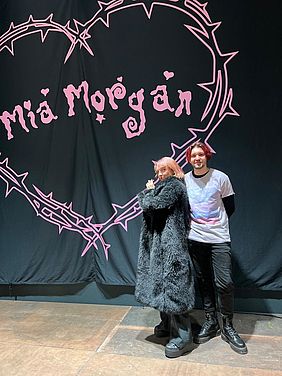 Radio UNiCC Musikredakteur Lucas mit Sängerin Mia Morgan.