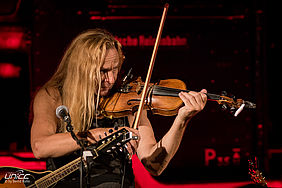 Uwe Hassbecker mit der Violine