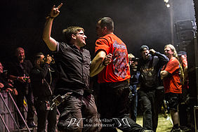 Festivalabschluss im Bühnengraben bei Versengold @ Rockharz Open Air 2016