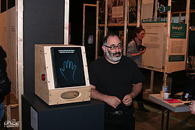 Augmented hand series (Künstler: Golan Levin)