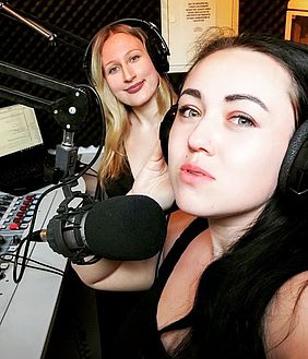 Anika und Alexandra im Studio