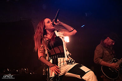 Konzertfoto von Icon For Hire auf Live and Never Die Tour '22