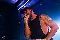 Konzertfoto von Rising Insane auf der Fully Automatic Tour 2018