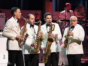 Konzertfoto von Max Raabe und Palast Orchester - Der perfekte Moment... wird heut verpennt in der Stadthalle Chemnitz