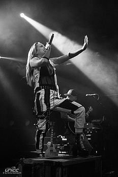 Konzertfoto von Icon For Hire auf Live and Never Die Tour '22