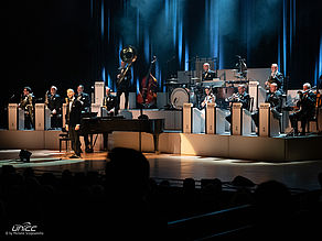 Konzertfoto von Max Raabe und Palast Orchester - Der perfekte Moment... wird heut verpennt in der Stadthalle Chemnitz