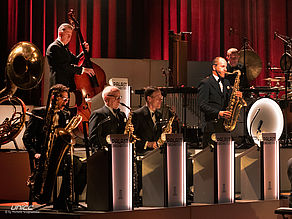 Konzertfoto von Max Raabe und Palast Orchester - Der perfekte Moment... wird heut verpennt in der Stadthalle Chemnitz